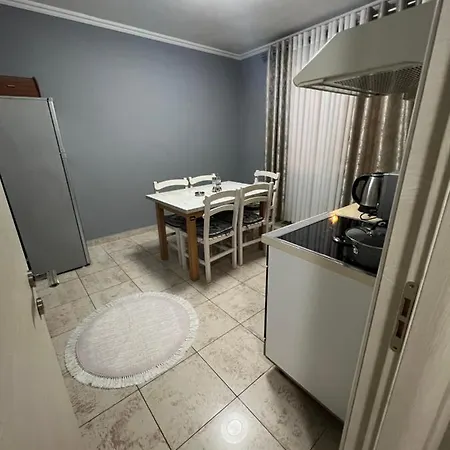 Апартаменты Downtown Retreat 