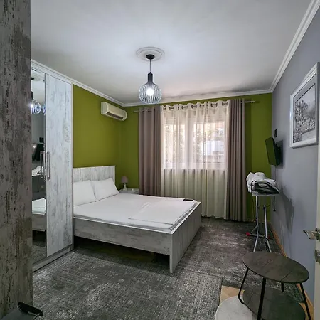 Апартаменты Downtown Retreat 