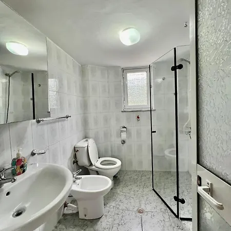 Апартаменты Downtown Retreat 