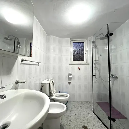 Апартаменты Downtown Retreat 